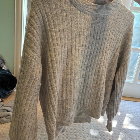 Dynamite Gray Crew Neck Ribbed Sweater - Picture 2 of 5